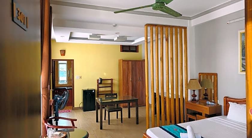 Sunny C Hotel