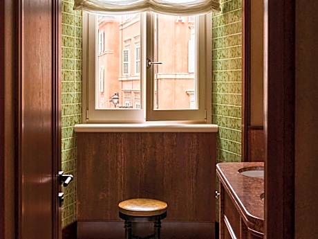 Junior Suite with Minerva Square View