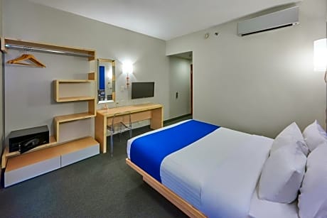 Paseo De La Reforma View, Guest Room, 1 King, Sofa Bed