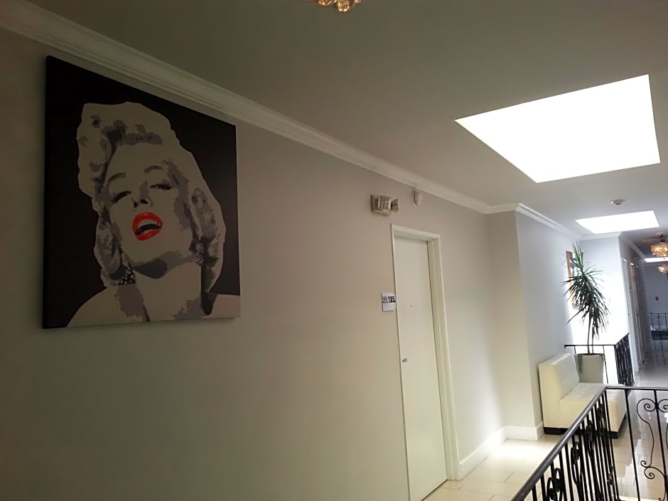 Hollywood VIP Hotel