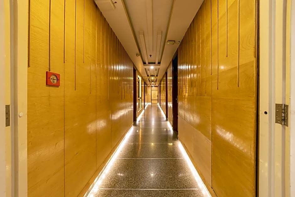 Aman Continental With Restaurant - 5Mins from Connaught Place ,Railway Station & Metro
