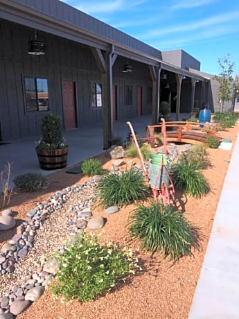 HH Creek Inn