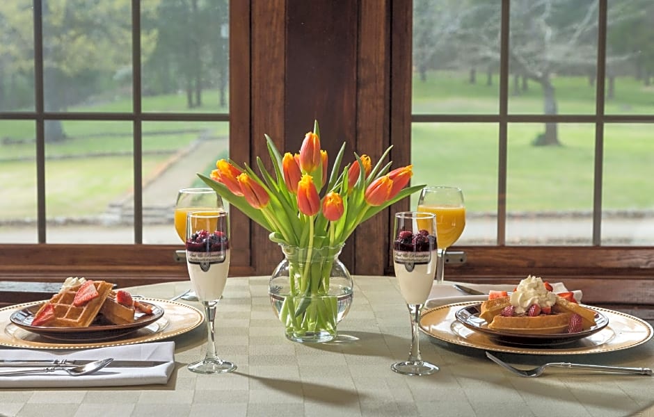 Hilltop Manor Bed And Breakfast
