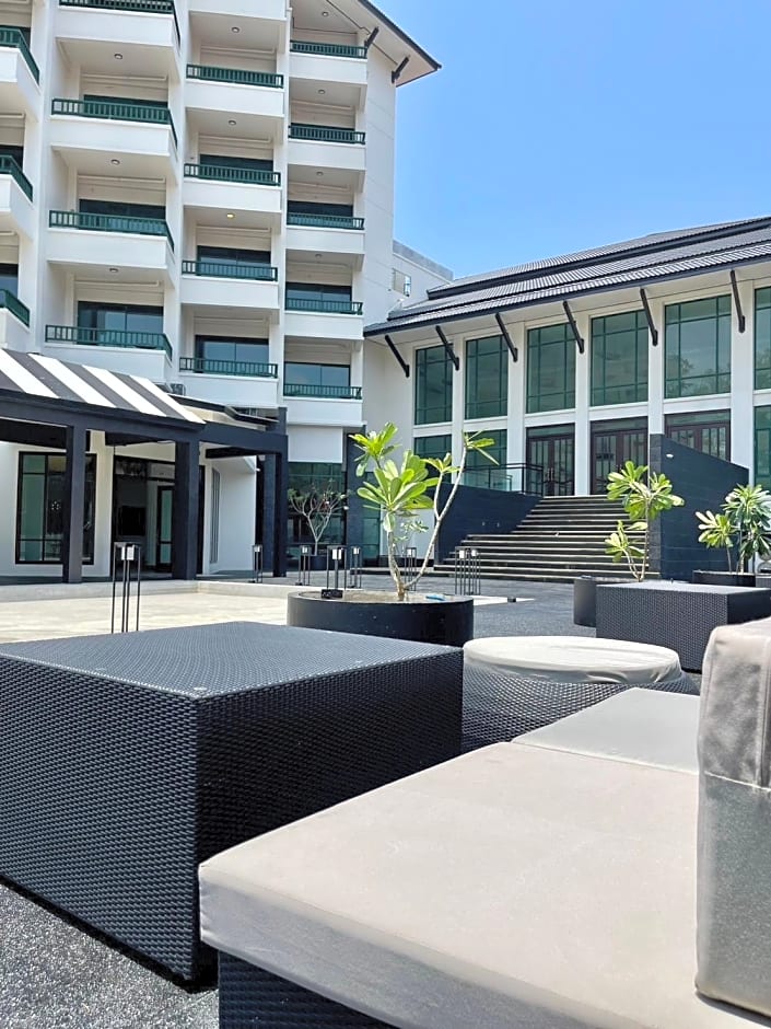 Solis Beach Hotel Rajamangala