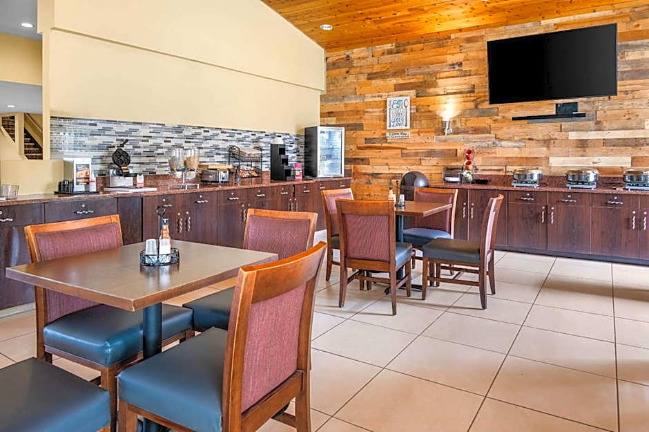 White Pine Inn & Suites