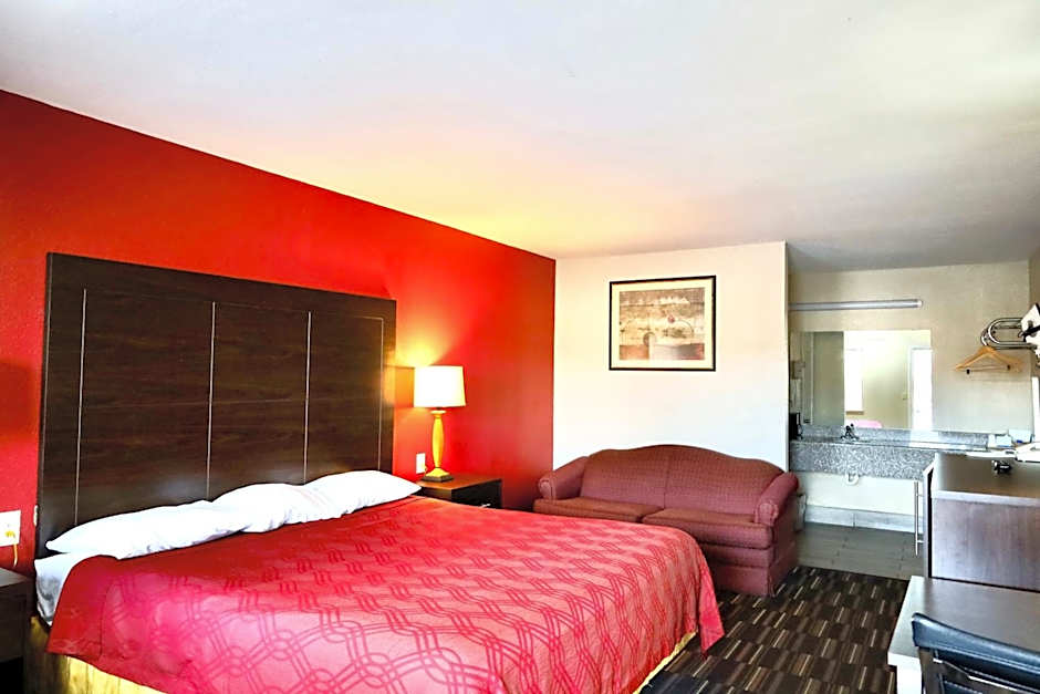 Photo 1 of 3 of 1 King Bed, Accessible, Smoking