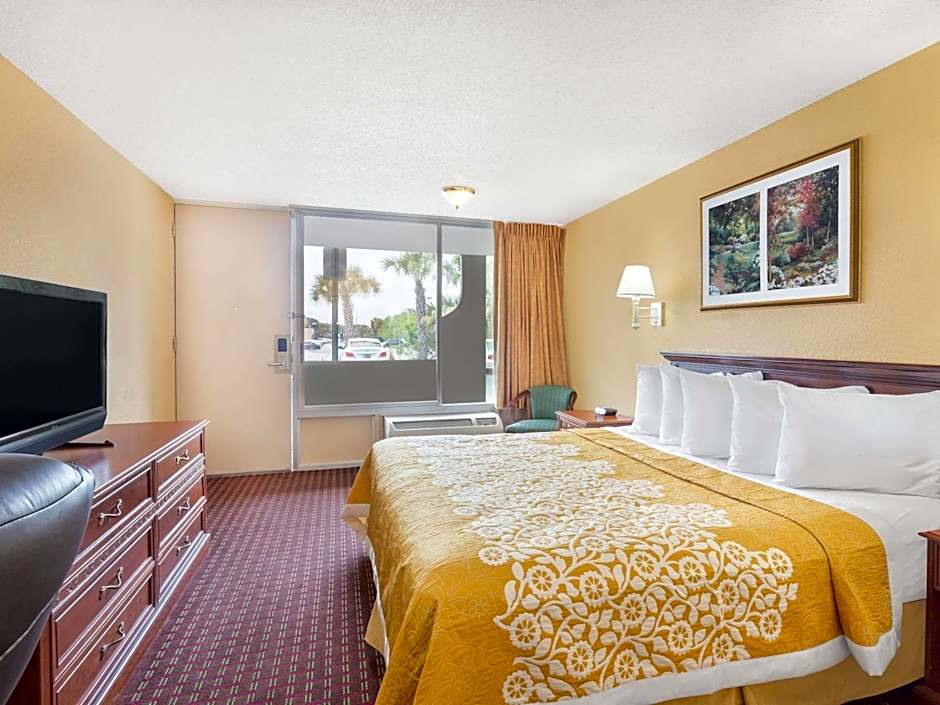 Howard Johnson By Wyndham Orlando/Inter Drive – Orlando, FL