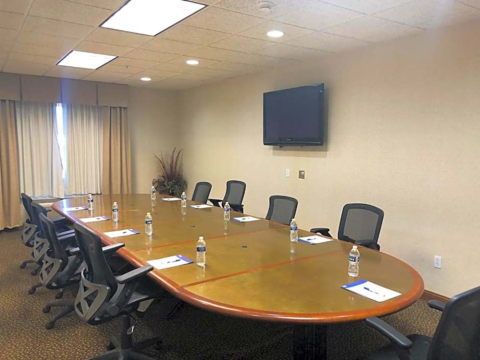 Holiday Inn Express Hotel & Suites Howell By IHG