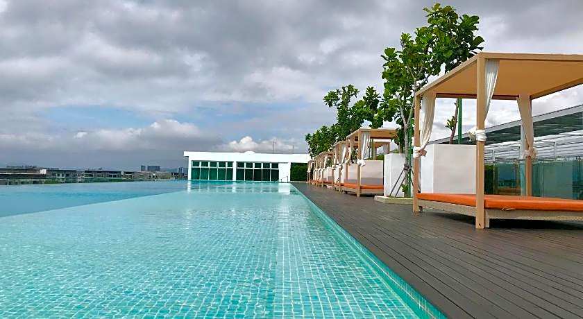 Sunset Seaview Vacation Condos @ Infinity Avenue