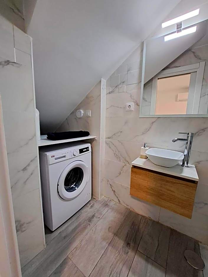 Cozy Apartment up to 6 persons 3 min to Metro