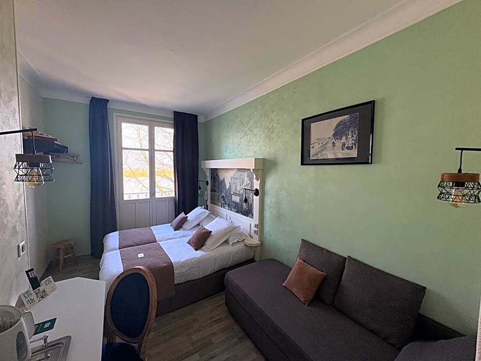 Logis Hôtel- Restaurant Le Relais Guillaume de Normandy-PARKING GRATUIT-Bornes électriques-VUE BAIE TERRASSE-Calme