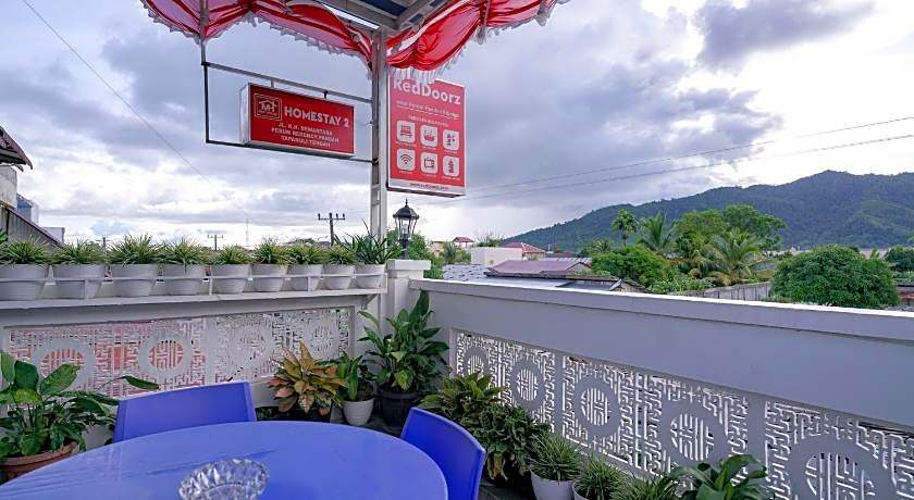 RedDoorz near Pantai Pandan Sibolga