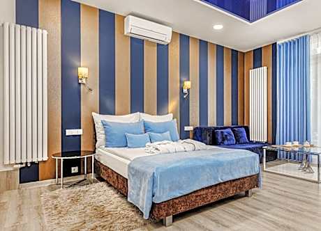 Studio Apartment with Kitchenette and Bath with Jacuzzi