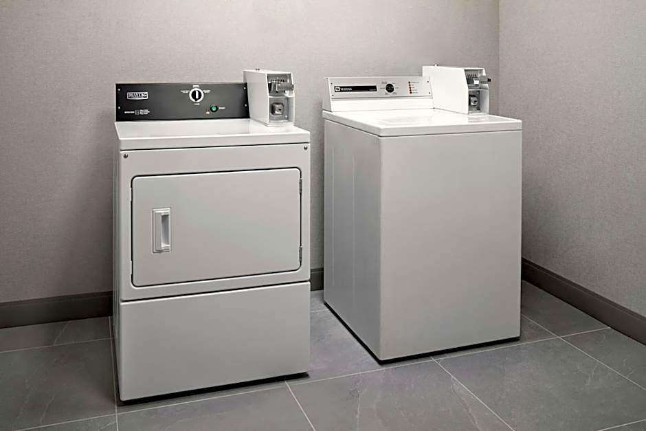 Courtyard by Marriott Hamilton