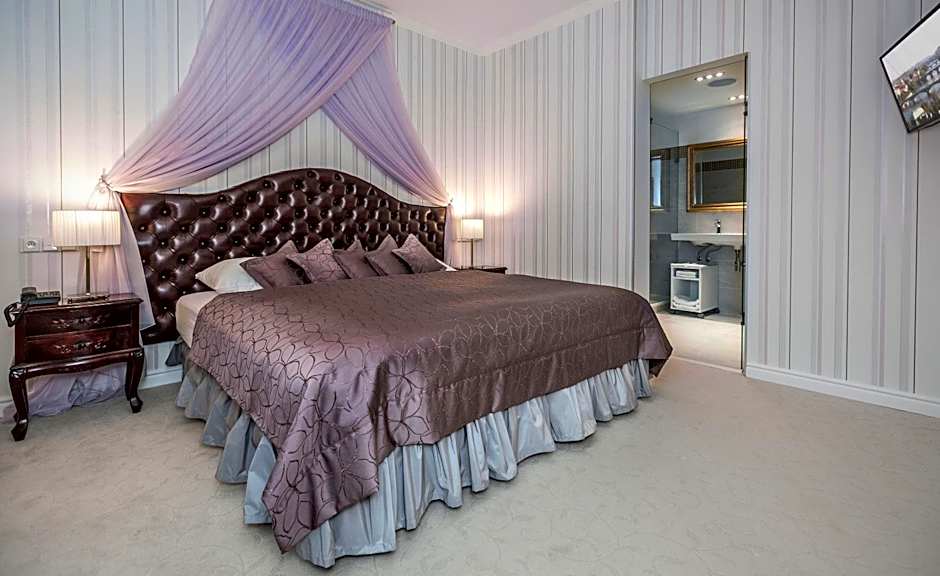 Photo 1 of 9 of Executive Junior Suite