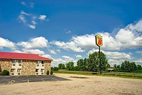 Super 8 by Wyndham Melrose