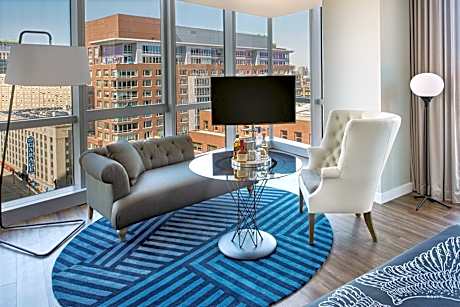 Cool Corner King, Guest room, 1 King, Corner room