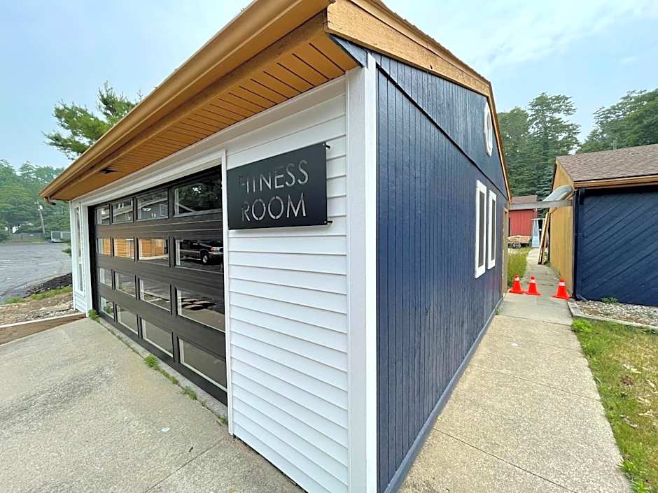 Lake Bluff Inn and Suites