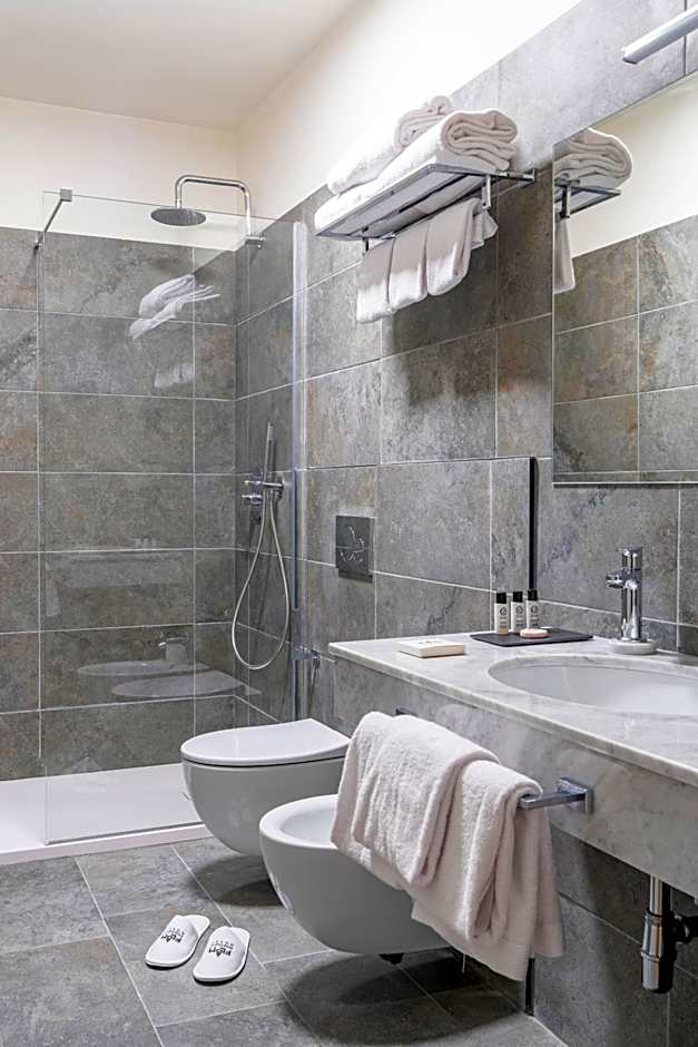 Flom Boutique Hotel