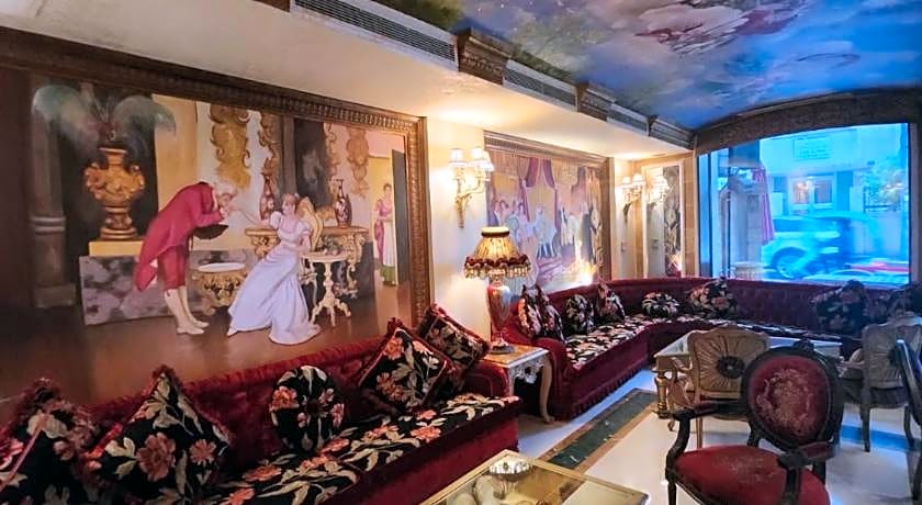 Q Hotel