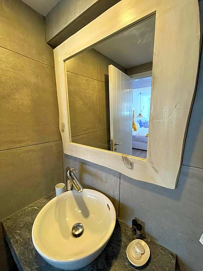 Ocean Dreams Suites - By the Harbour