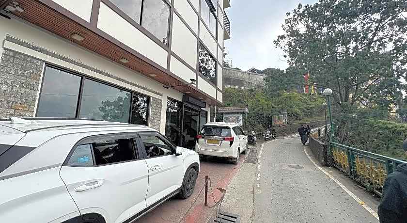 Hotel MMR Manor MG Marg