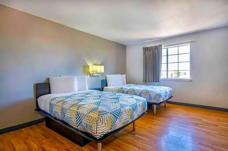 Quadruple Room - Disability Access - Roll in Shower