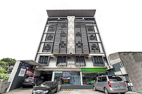 OYO 136 Regal Residences