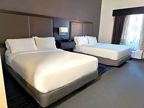 Queen Room with Two Queen Beds - Mobility Access Tub/Non-Smoking