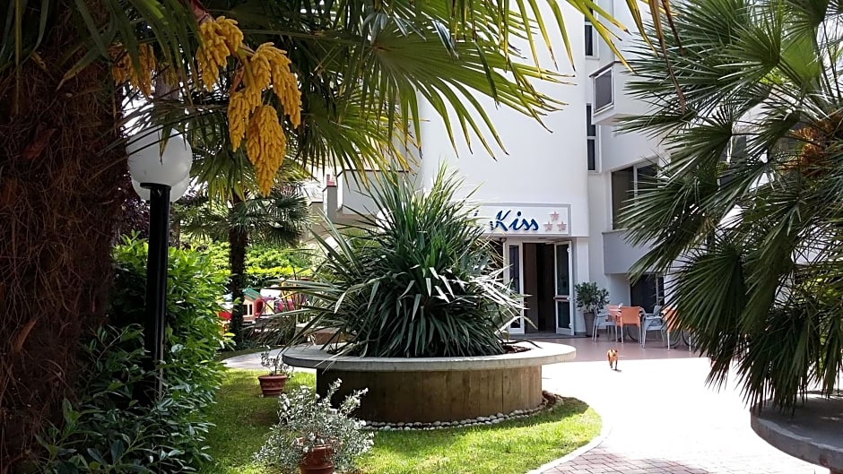 Hotel Kiss
