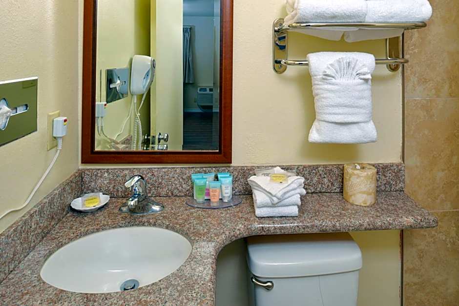 Edgewater Inn and Suites