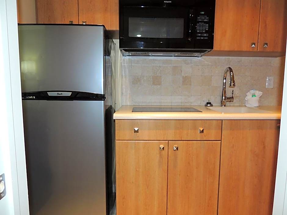 Fleur de Lis Beach Motel