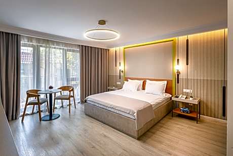 Deluxe Double Room with Shower