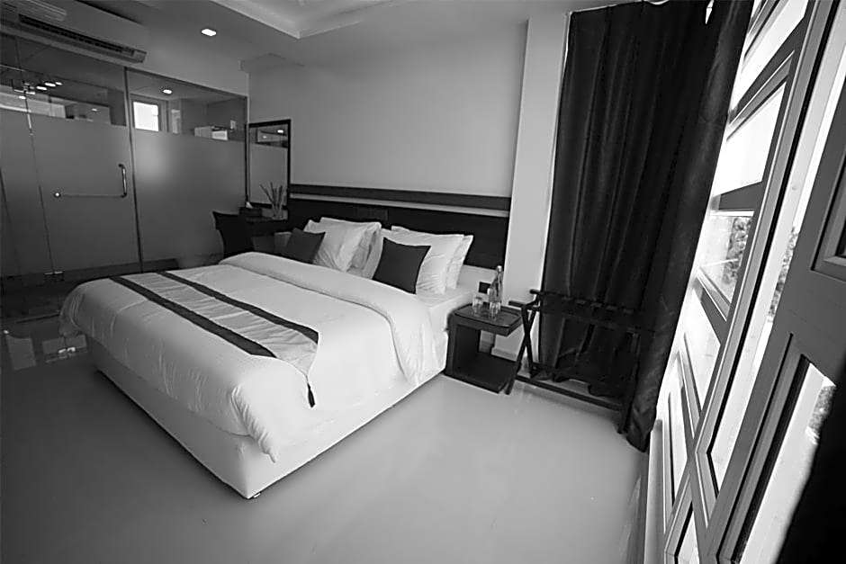 The White Harp Beach Hotel