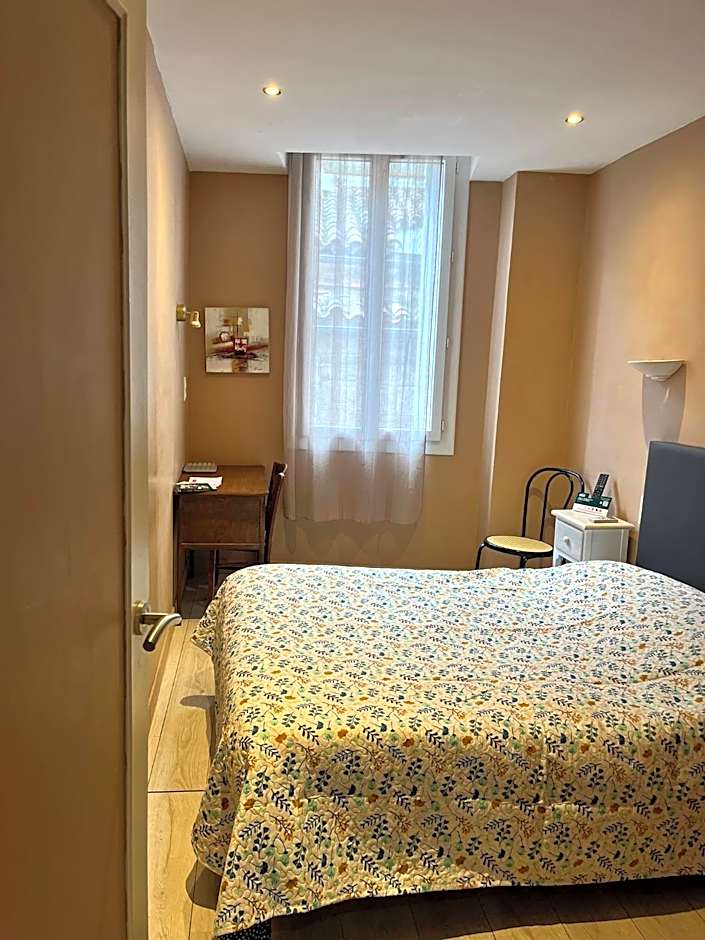 Hôtel Restaurant Les Arcades