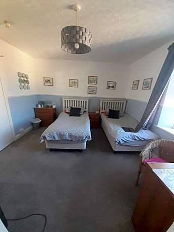 Twin Room with Shower
