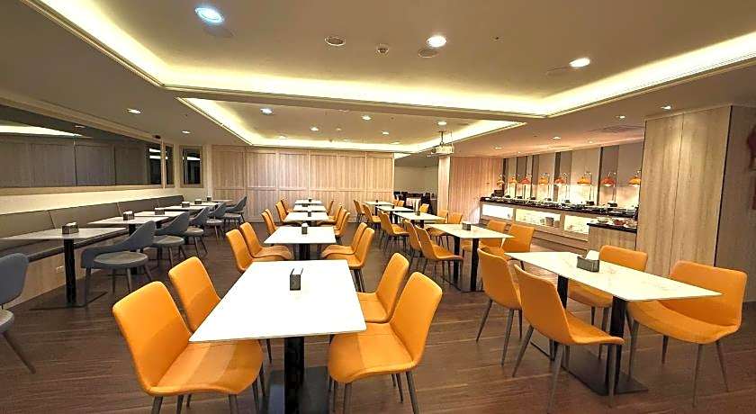 Holiday Inn Express Taipei Train Station