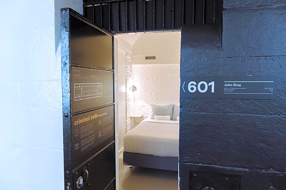 Saintlo Ottawa Jail Hostel