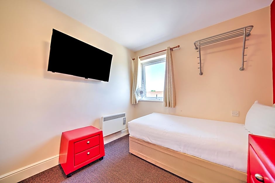 GO2 Gloucester Hotel by OYO