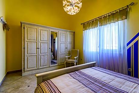 Comfort One-Bedroom Apartment with Sea View