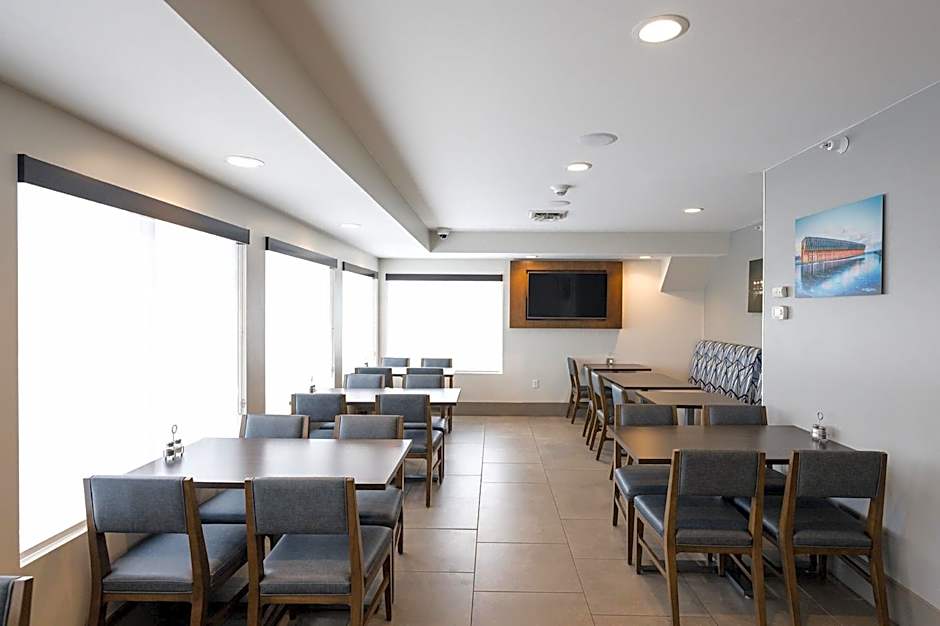Holiday Inn Express & Suites Marquette By IHG