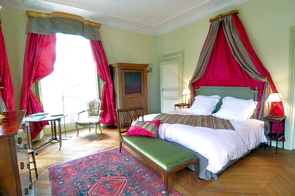 Le Chateau De La Vierge