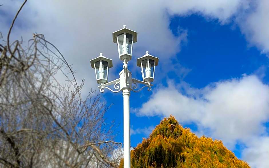 White Lanterns Motel