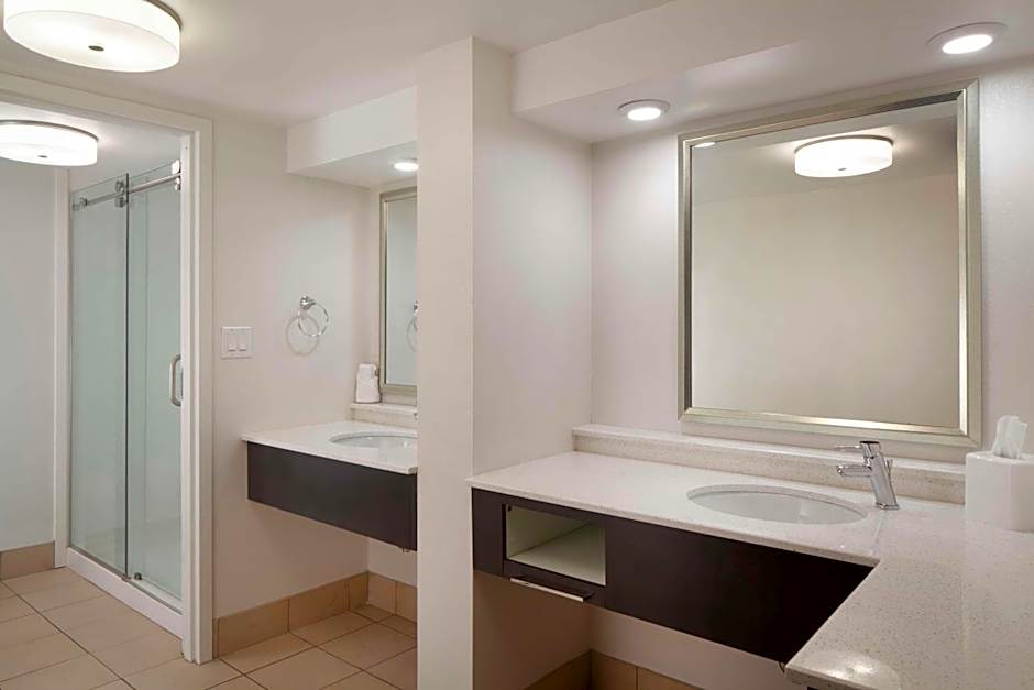 Hampton Inn Charleston-Southridge