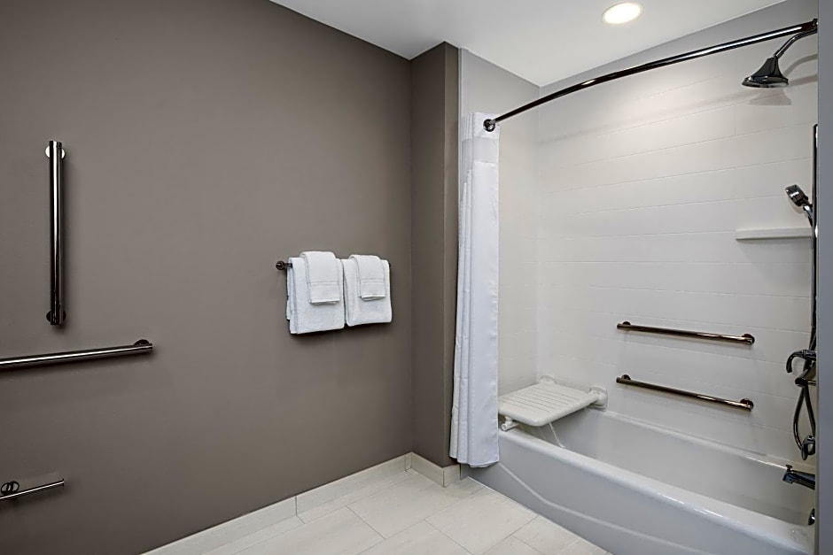 Holiday Inn Express & Suites Lubbock Central - Univ Area by IHG