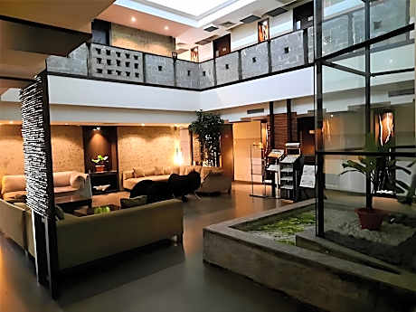 Seventeen Degrees Hotel