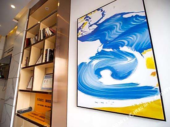 Guangwan Hotel (Guangzhou Zhongshan 8th Road Metro Station)