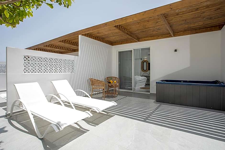 Calma Luxury Studios & Suites