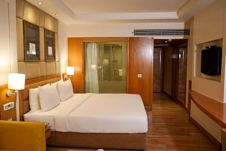Club Regency Room With Railway Station Transfers
