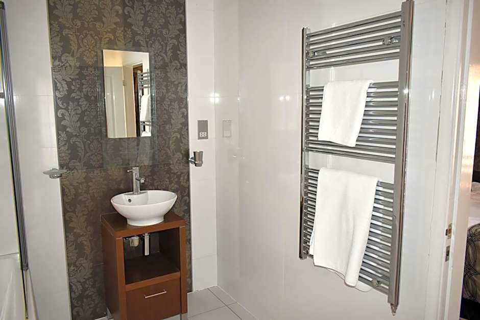 Donington Manor Hotel